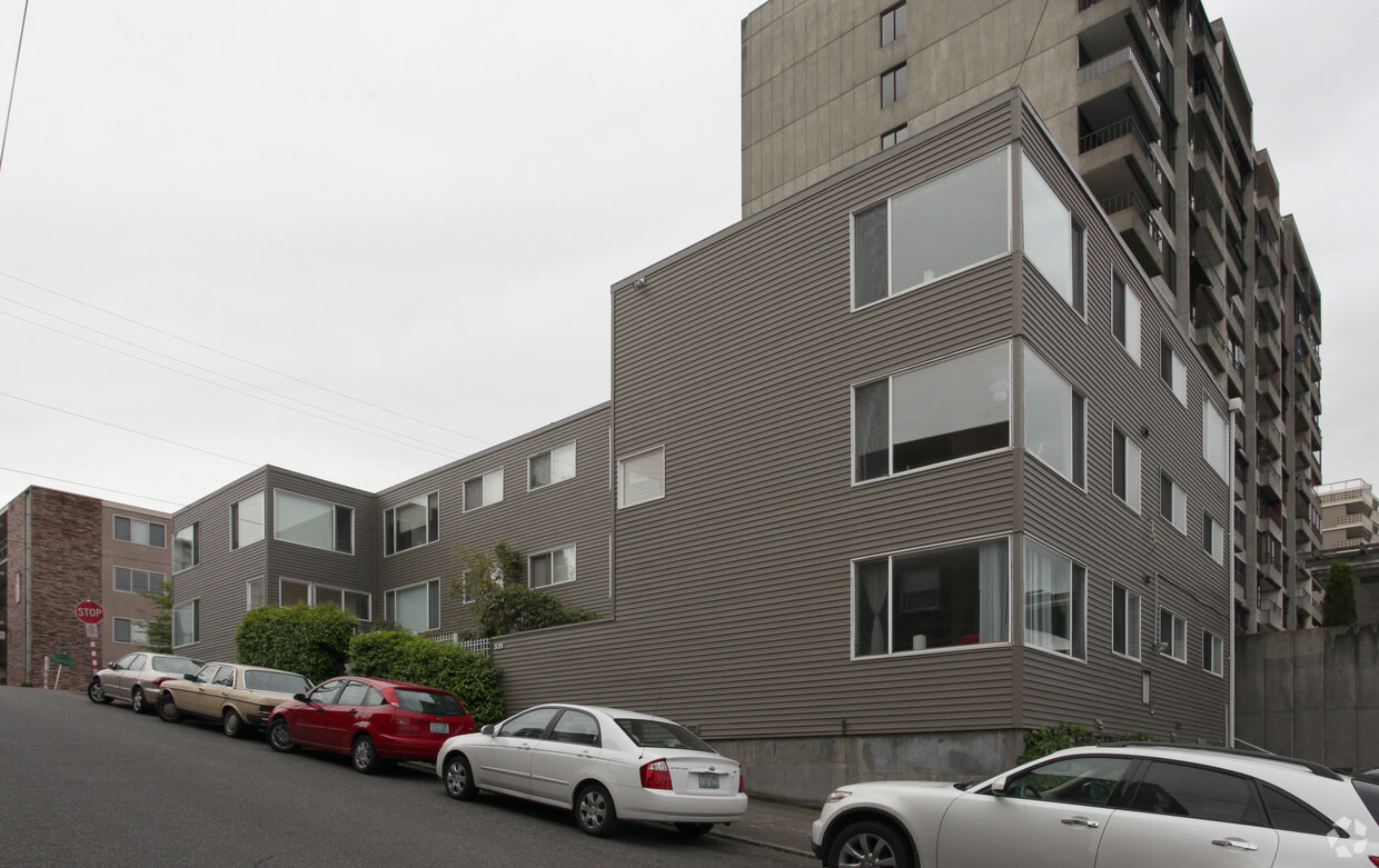 Primary Photo - 525 E Roy St