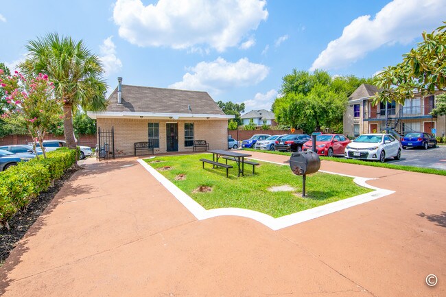 Braeswood Plaza Apartments Houston, TX