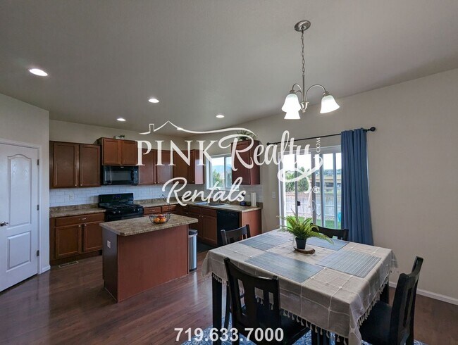 Foto del edificio - Beautiful Lorson Ranch Home with 4 Bedrooms!