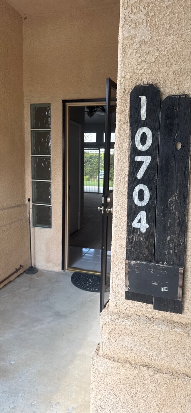 Building Photo - 10704 Sunset Canyon Dr