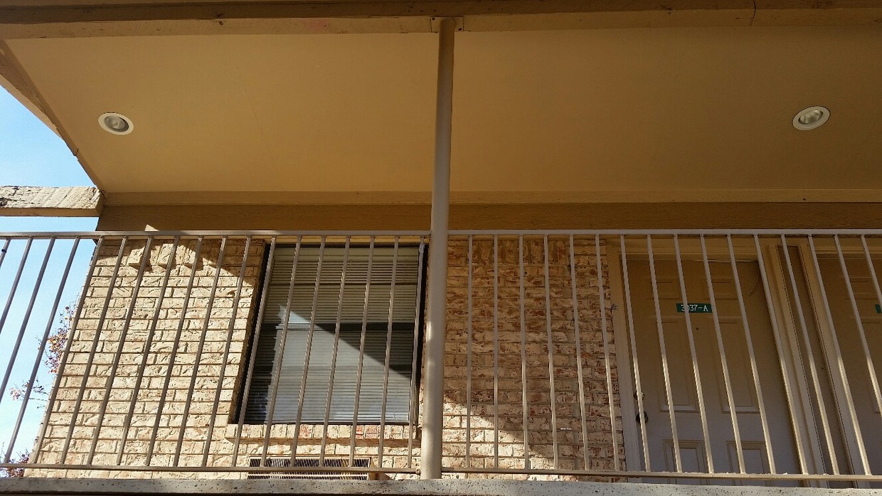 Foto principal - 3037 N Rockwell Ave