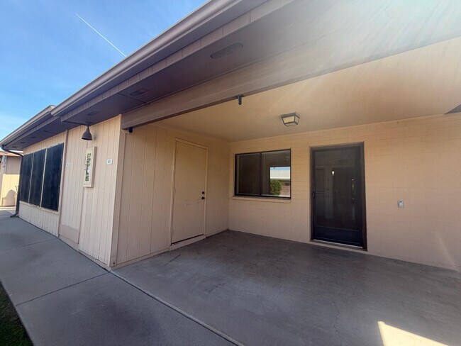 Foto del edificio - 520 S Greenfield Rd