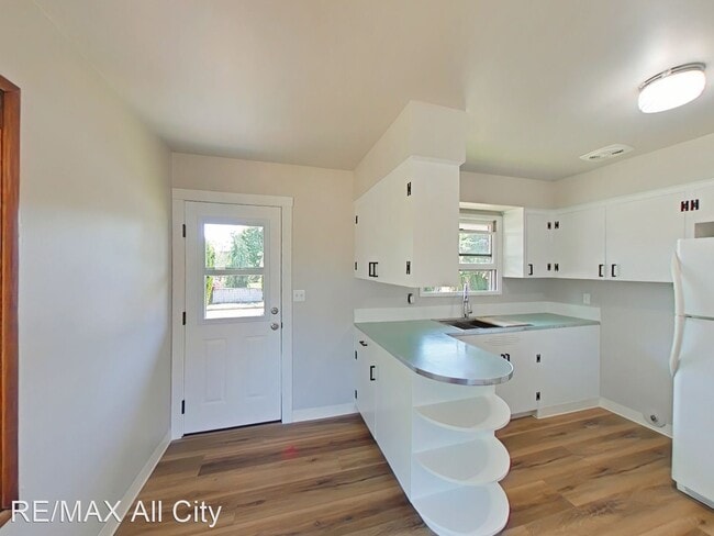 Building Photo - 2 br, 1 bath House - 100 E 36th St
