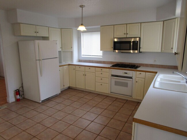Foto del edificio - 604 NE Lookout Ave