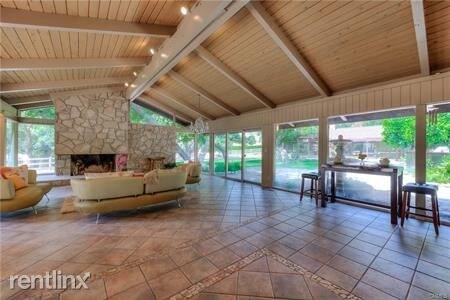 Building Photo - 15 Woodlyn Ln