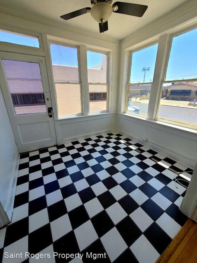 Foto del edificio - 2 br, 1 bath Apartment - 2701 Montana