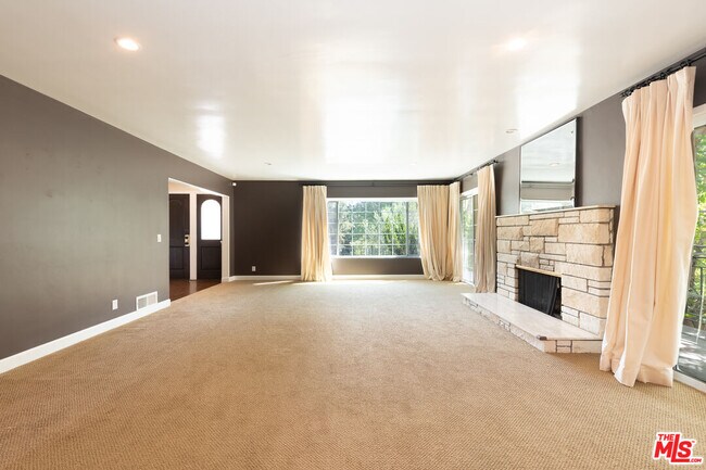 Foto del edificio - 503 N Greencraig Rd