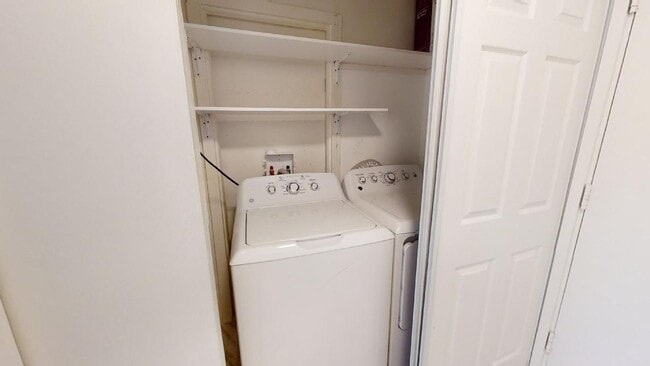 Building Photo - 2575 Kuhio Ave.