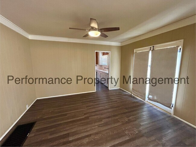 Building Photo - Charming 2 Bed/1 Bath N Bakersfield Home w...