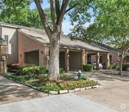 Building Photo - 9400 Doliver Dr