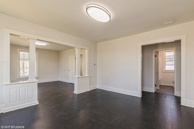 Foto del edificio - 329 W Maple Ave