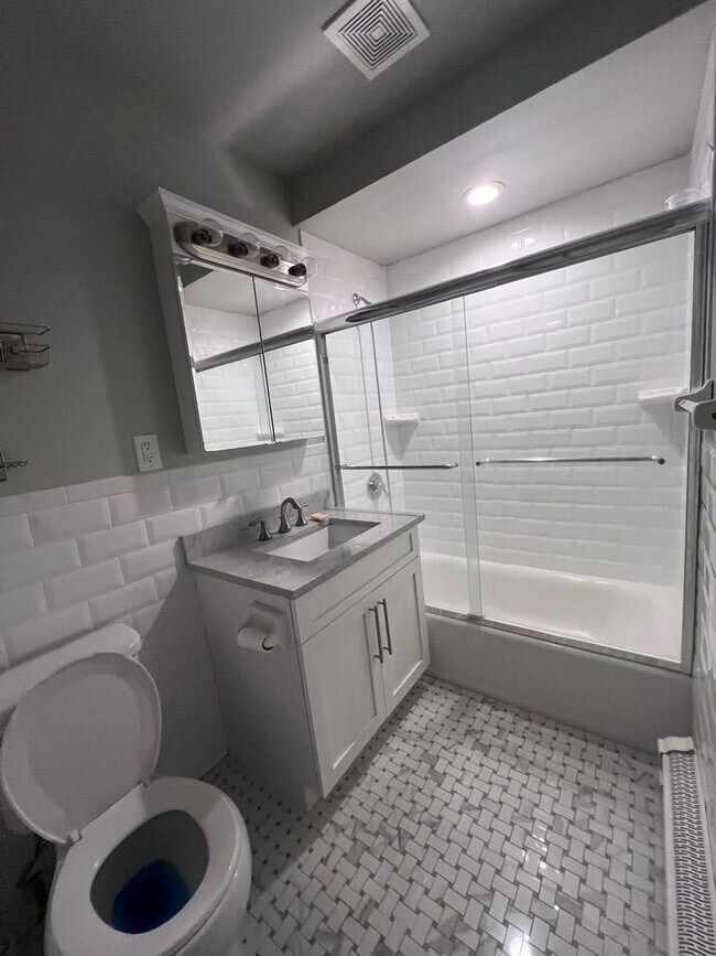 Foto del edificio - TURN KEY!!!! \1 Bedroom Apartment