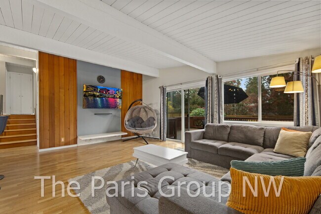 Foto del edificio - Fantastic Modernized Bridle Trails Mid Century Home * Central A/C, EV Charger, Exceptional Outdoo...