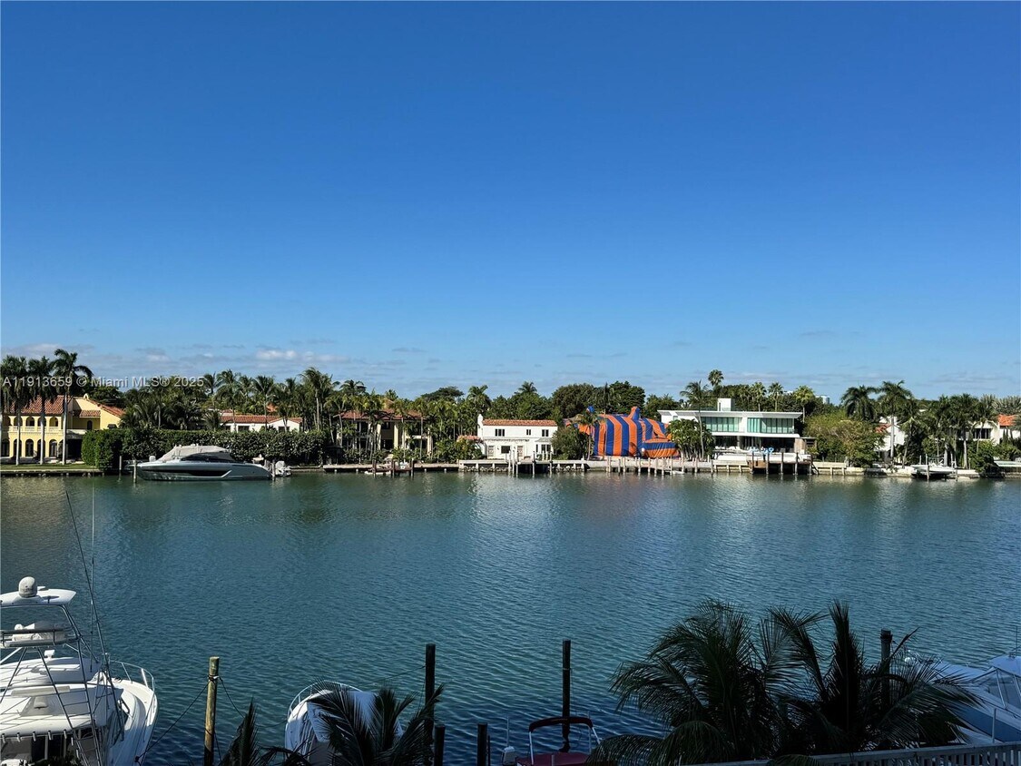 Foto principal - 5600 Collins Ave