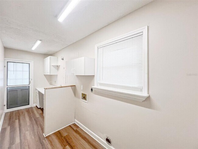 Building Photo - 2926 Forestgreen Dr S