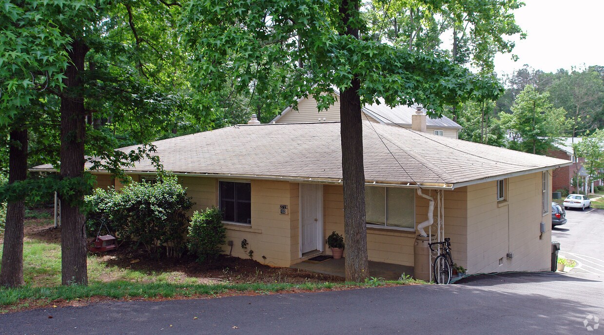 Foto principal - 2717-2719 Avent Ferry Rd