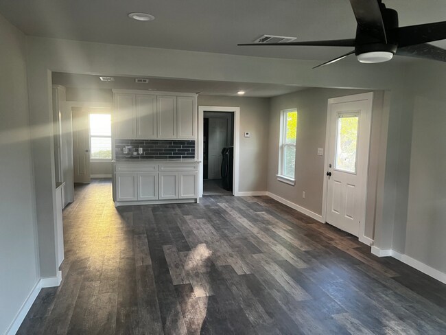 Foto del edificio - 1221 N Barton Ave