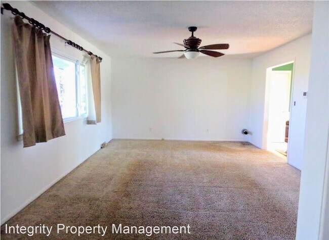 Foto del edificio - 3 br, 1.5 bath House - 1112 E. 10th St.
