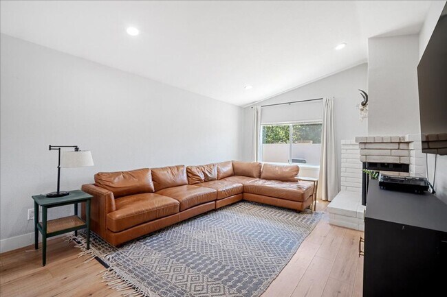 Building Photo - 103 Petrilli Cir