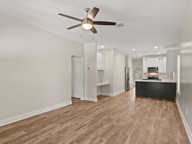 Foto del edificio - 408 S Division St