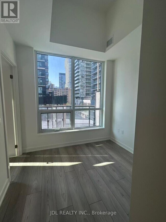 Photo du bâtiment - 110 Broadway Ave