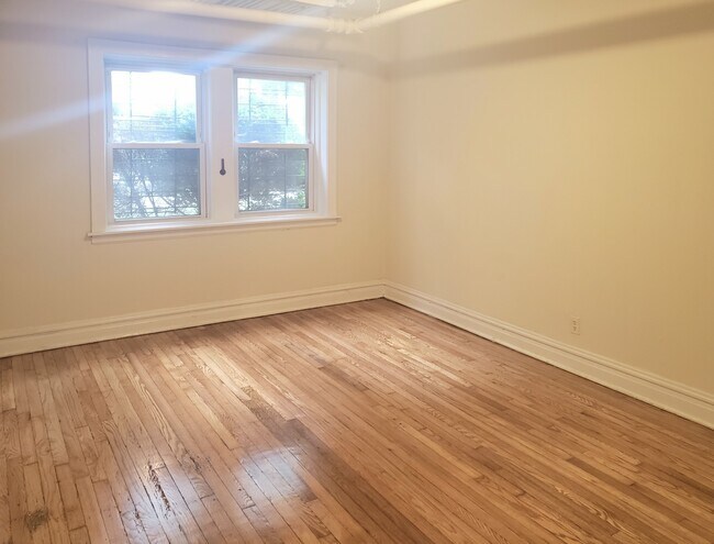Foto del edificio - 2922 N Albany Ave