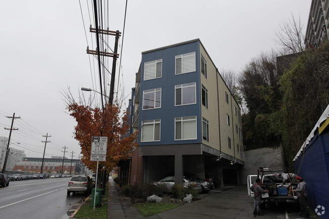 Building Photo - 500 Elliott Ave W