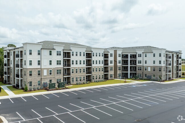 Building Photo - The Nixon