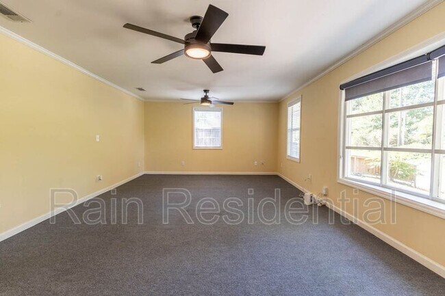 Building Photo - 240 Holcomb Blvd