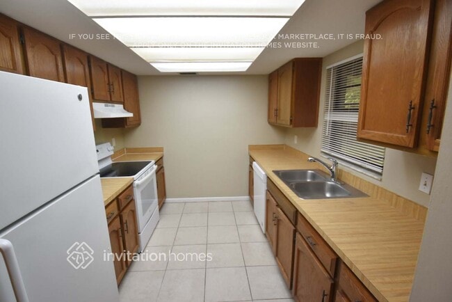 Building Photo - 14734 Oak Vine Dr