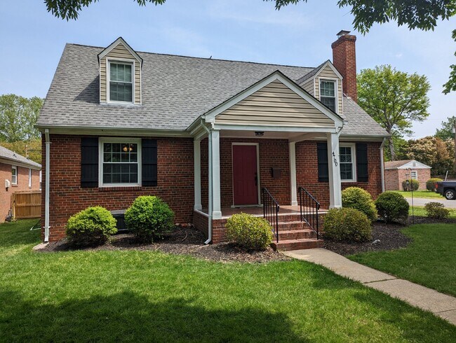 Building Photo - Beautiful and spacious 4 bedroom 2 bath ho...