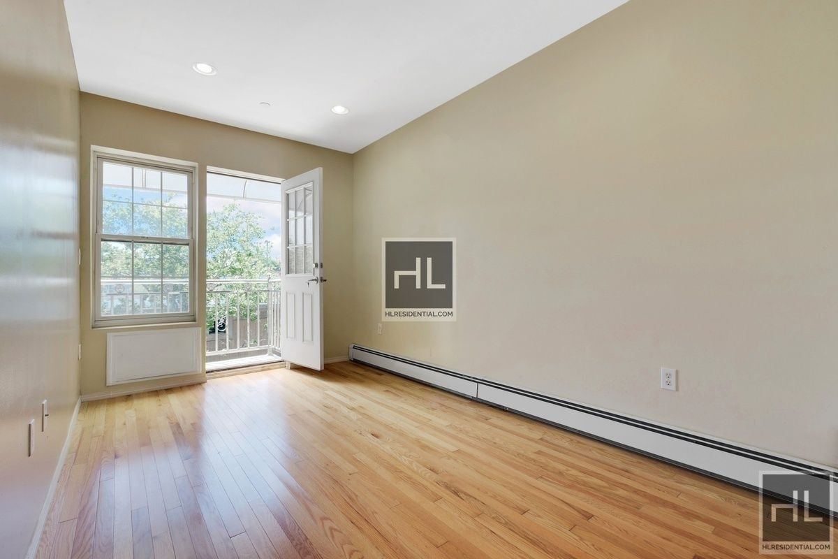 Primary Photo - 1 Bed On Dekalb with shared outdoor space