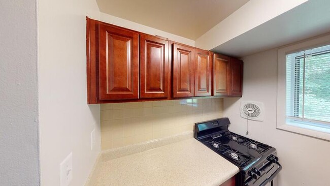 Building Photo - 308 N Chapel Gate Ln