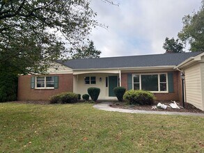 Building Photo - 413 Briarmont Dr