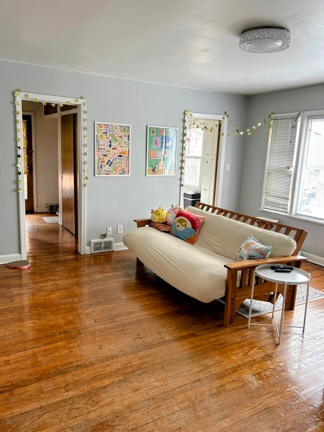 Building Photo - 2206 E Locust St