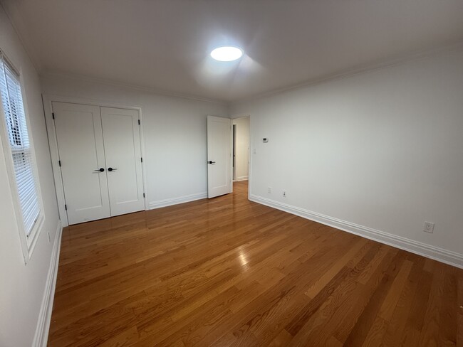 Foto del edificio - 260 Gainsborg Ave E