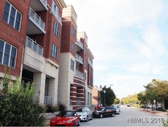 Building Photo - 328 Sky Sail Blvd