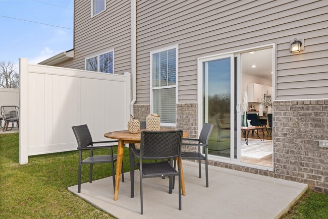 Building Photo - 572 Trinity Way
