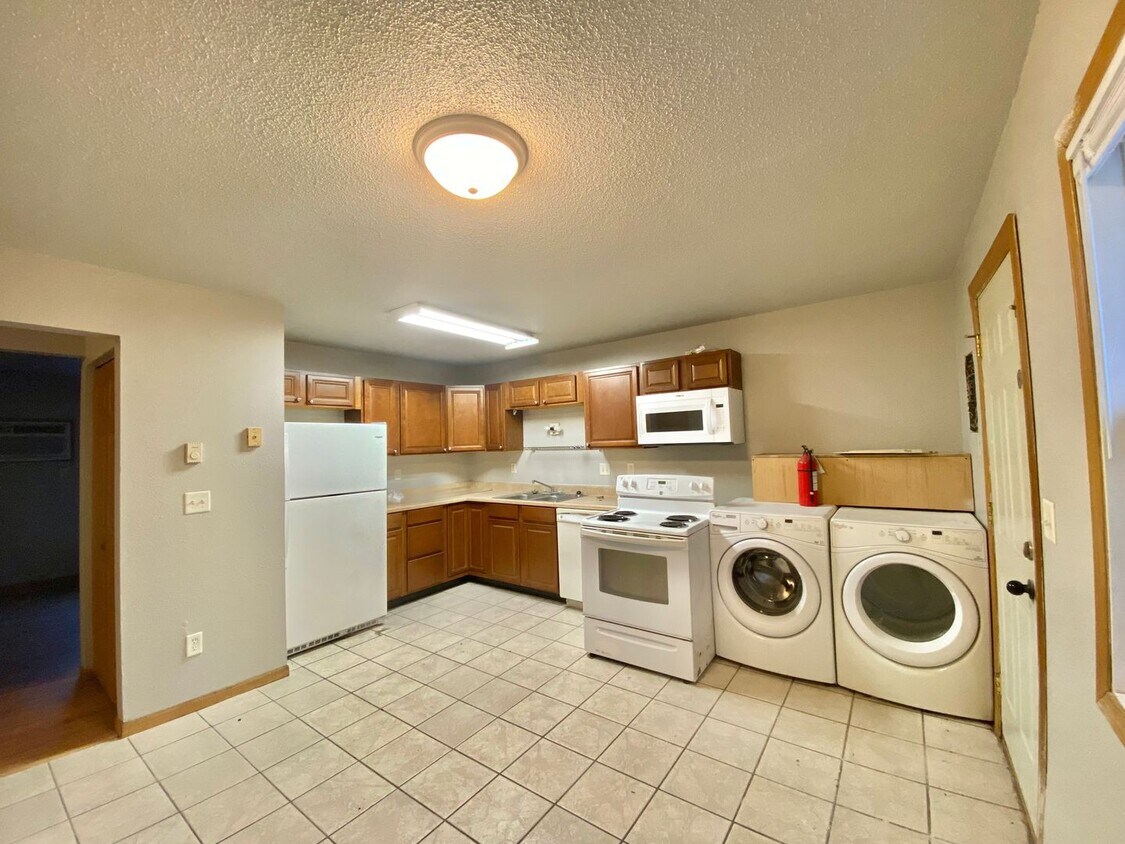 Primary Photo - 3 Bedroom Duplex!