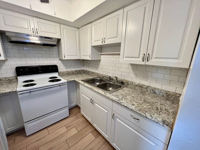 Foto del edificio - Don't miss it -- big space, updated, quiet...