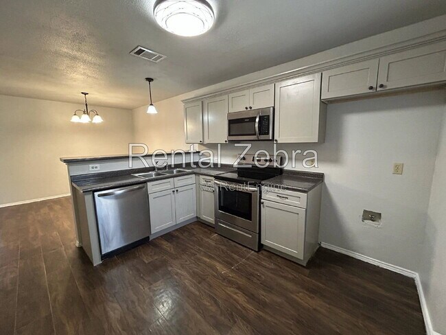 Foto del edificio - 2949 Lawndale Dr