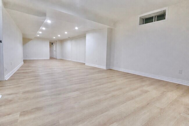 Photo du bâtiment - 2 Lytton Blvd