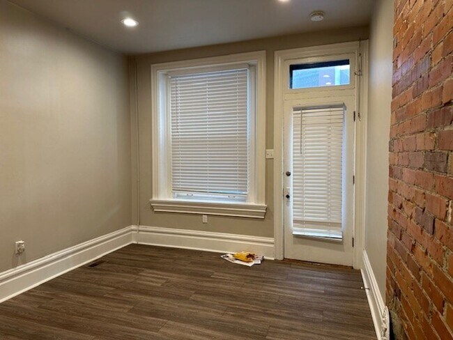 Building Photo - 3 Bedroom 1 Bath PLUS Bonus Room on 2nd Fl...
