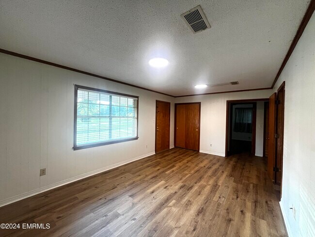 Building Photo - 4618 Russell Topton Rd