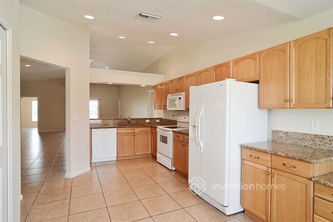 Building Photo - 272 SW Oakridge Dr