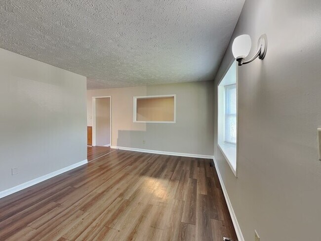 Foto del edificio - 1502 Elizabeth Dr