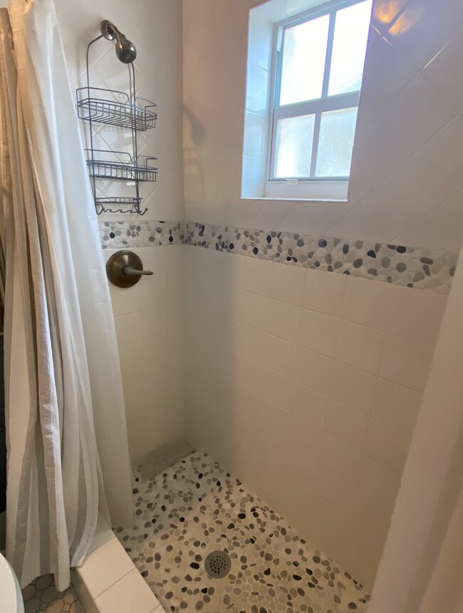 Beautiful Shower - 9970 SW 20th St