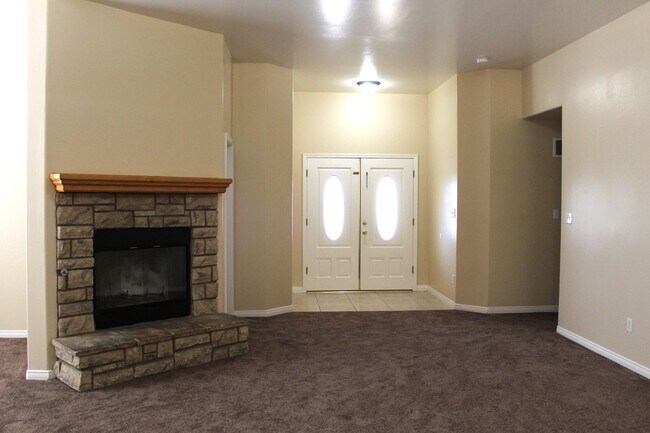 Building Photo - Southwest 5 bed 3 bath home