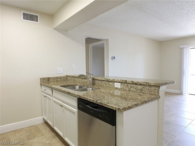Foto del edificio - 5325 Summerlin Rd