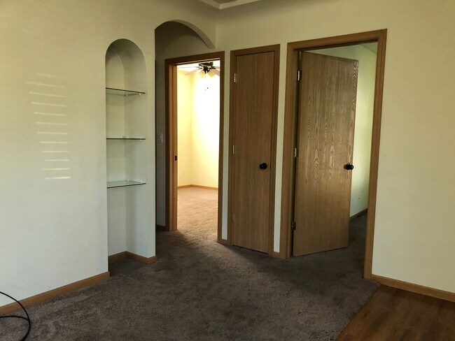 Foto del edificio - Awesome 2 bedroom 1 bath with basement, fe...
